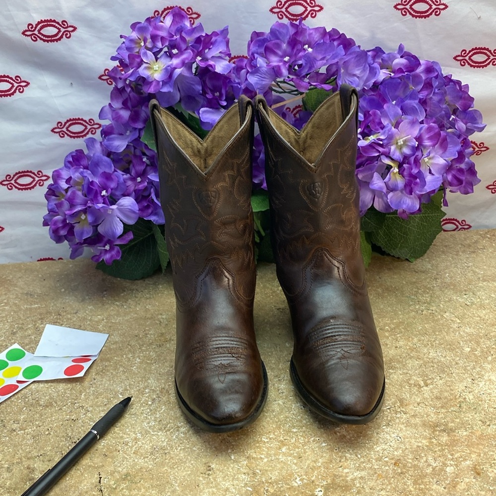 Boys Ariat boots SZ 4